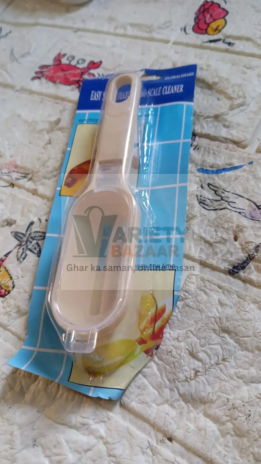 0112 Plastic Fish Scales Graters Scraper, Fish Skin Brush Fish Cleaning Tool Scraping Scales Device with Cover Home Kitchen Cooking Tools 1 Pieces Travel Sahayak