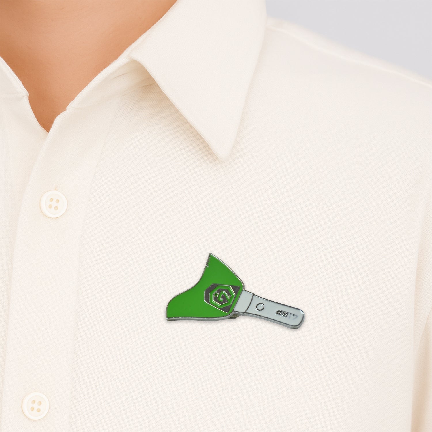 Stylish Metal Badge Pin – Single Piece (Random Design) Variety Bazaar