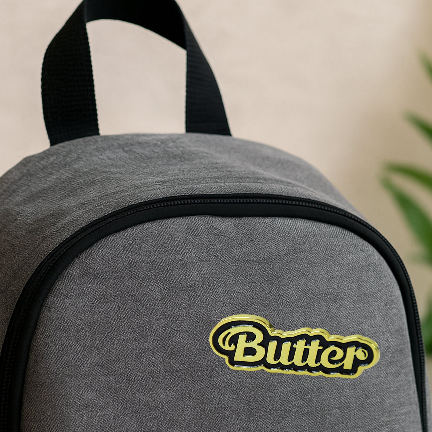 Stylish Metal Badge Pin – Single Piece (Random Design)