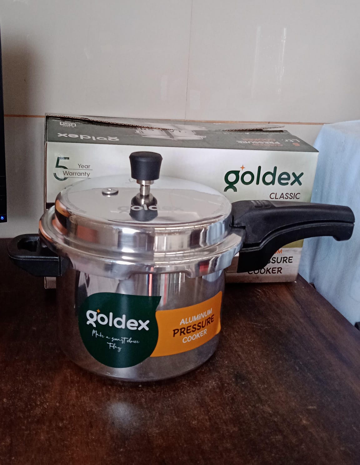 Aluminium Classic Goldex Pressure Cookers With Outer Lid (5 Litres / 5-Year warranty) travel sahayak