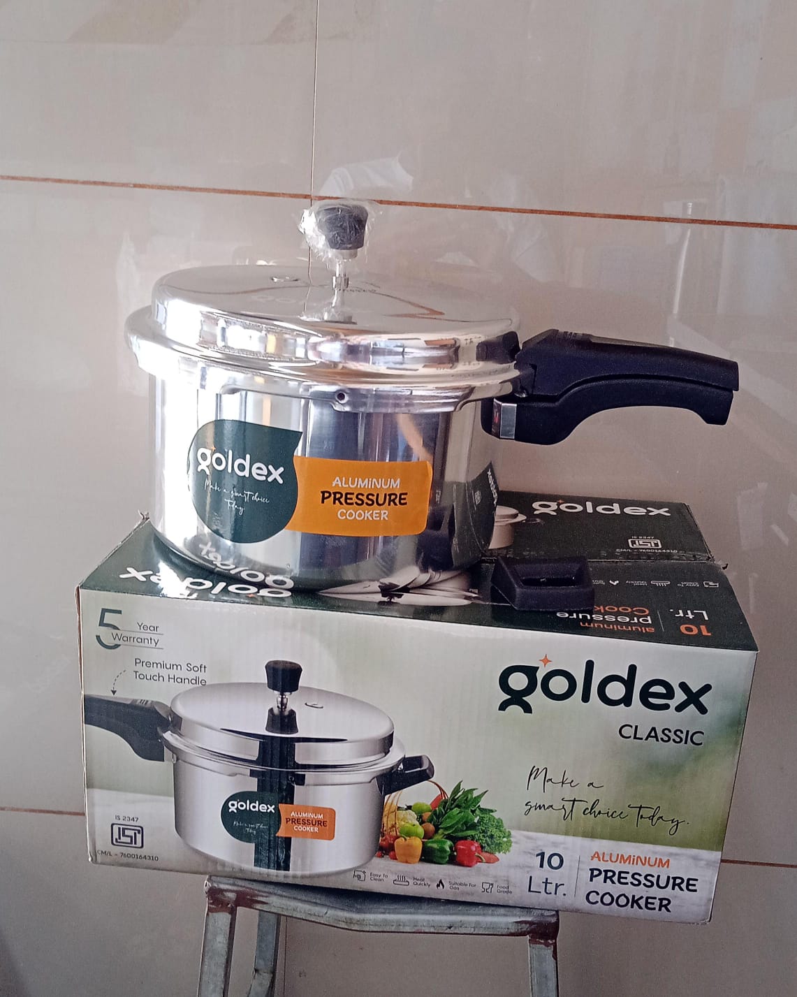 Aluminium Classic Goldex Pressure Cookers With Outer Lid (10 Litres / 5-Year warranty) travel sahayak
