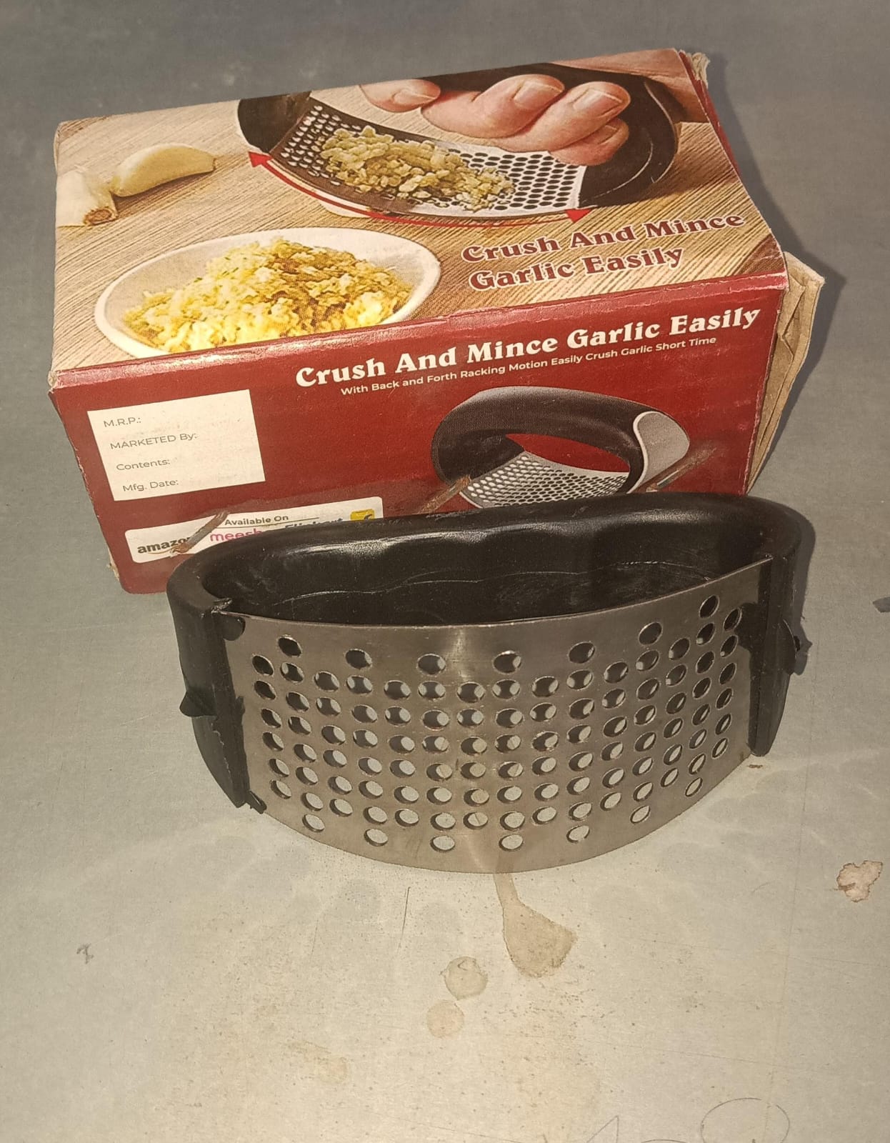 Stainless Steel Garlic Presser / Crusher (Multicolor)