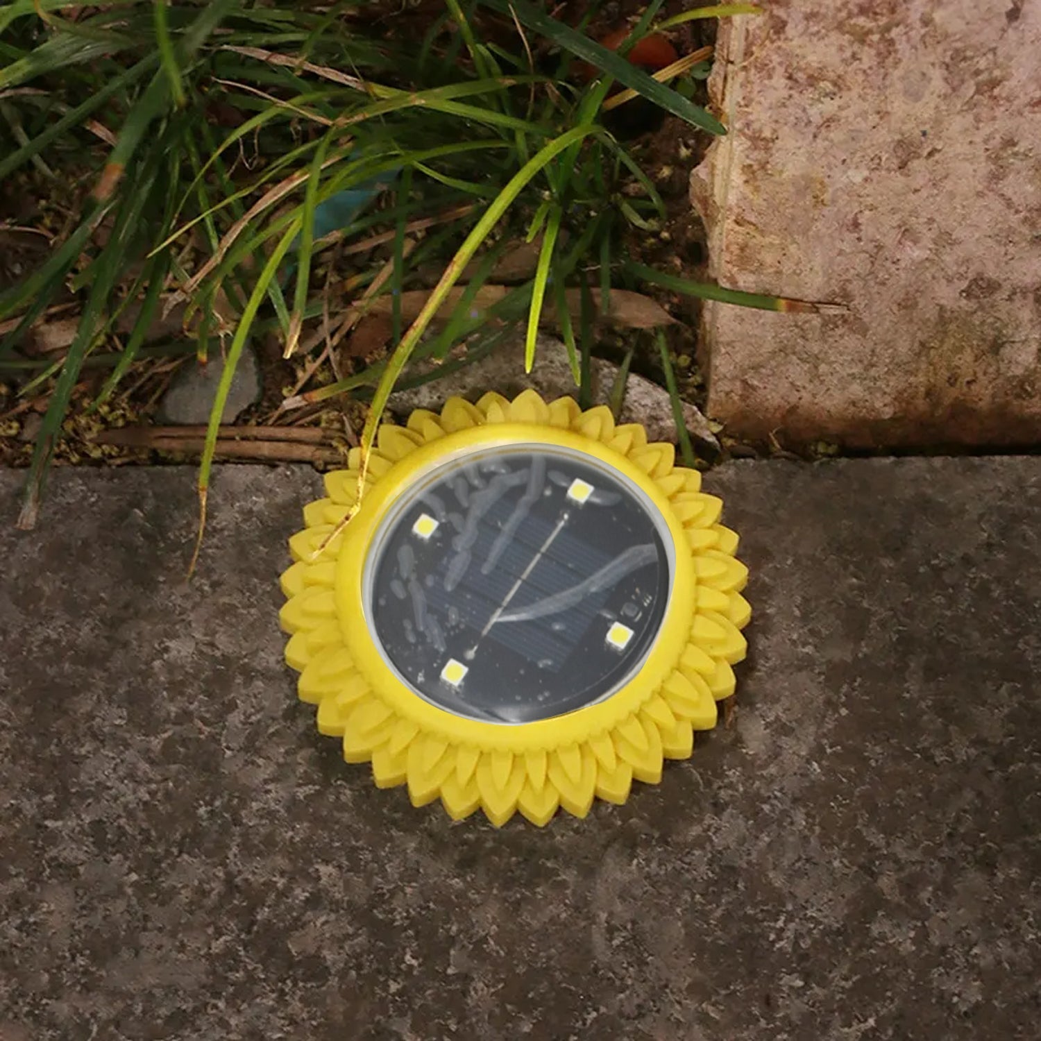 4 Pack Solar Ground Lights, LED Solar Powered Disk Lights Outdoor Waterproof Garden Landscape Lighting for Yard Deck Lawn Pathway Walkway Balcony Decoration Variety Bazaar