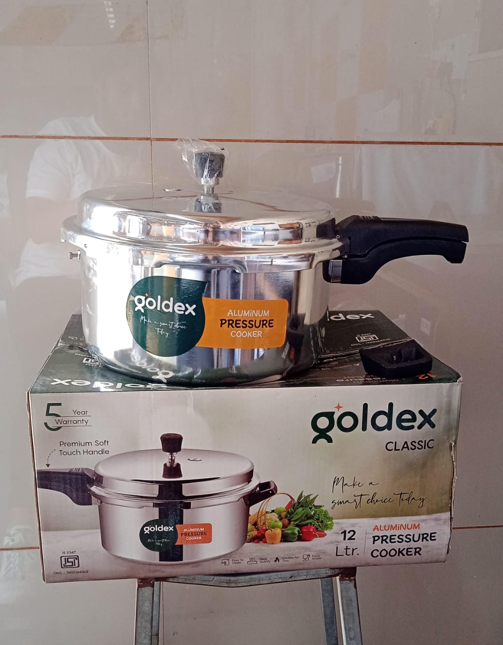 Aluminium Classic Goldex Pressure Cookers With Outer Lid (12 Litres / 5-Year warranty) travel sahayak
