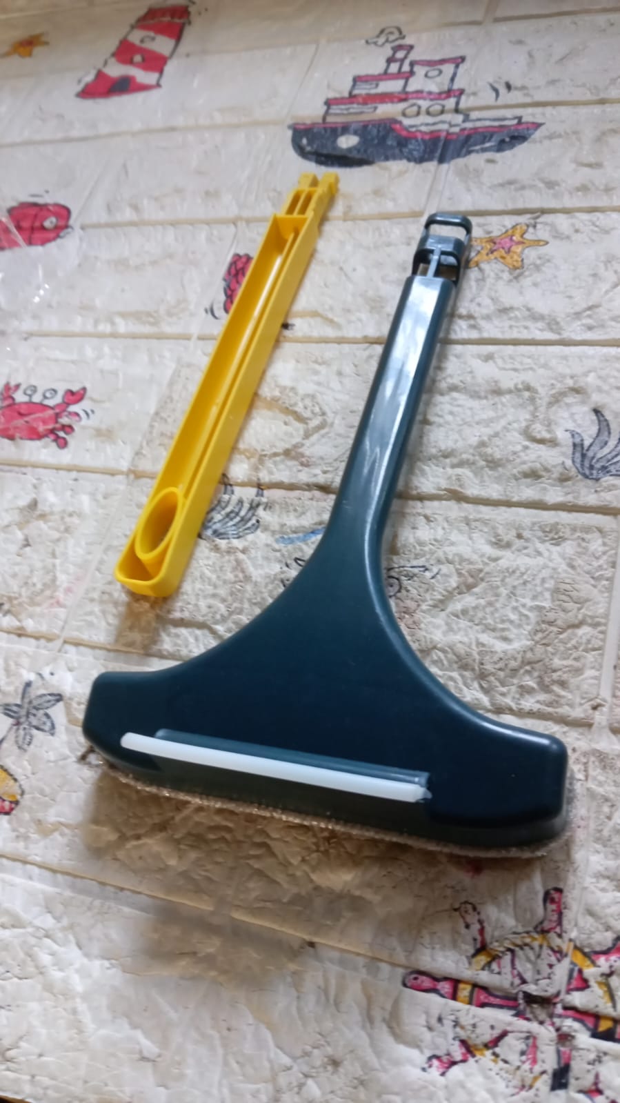 2-in-1 Mesh Cleaning Brush & Wiper with Extended Handle – Window Cleaner (1 Pc) Variety Bazaar