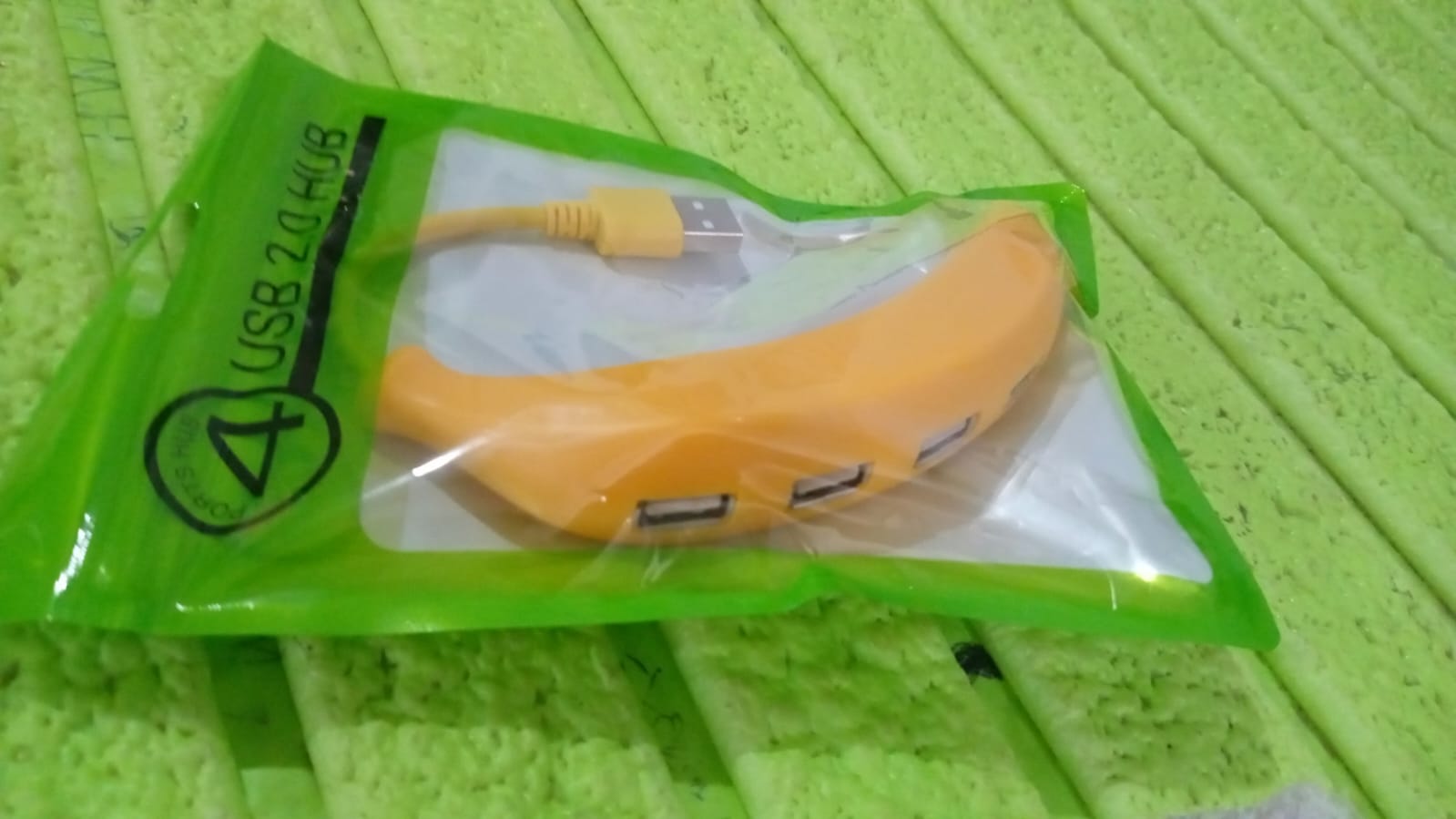 Banana Shape USB Hub, 2.0 Hub USB Splitter, 4-Port USB Hub (1 Pc) Variety Bazaar