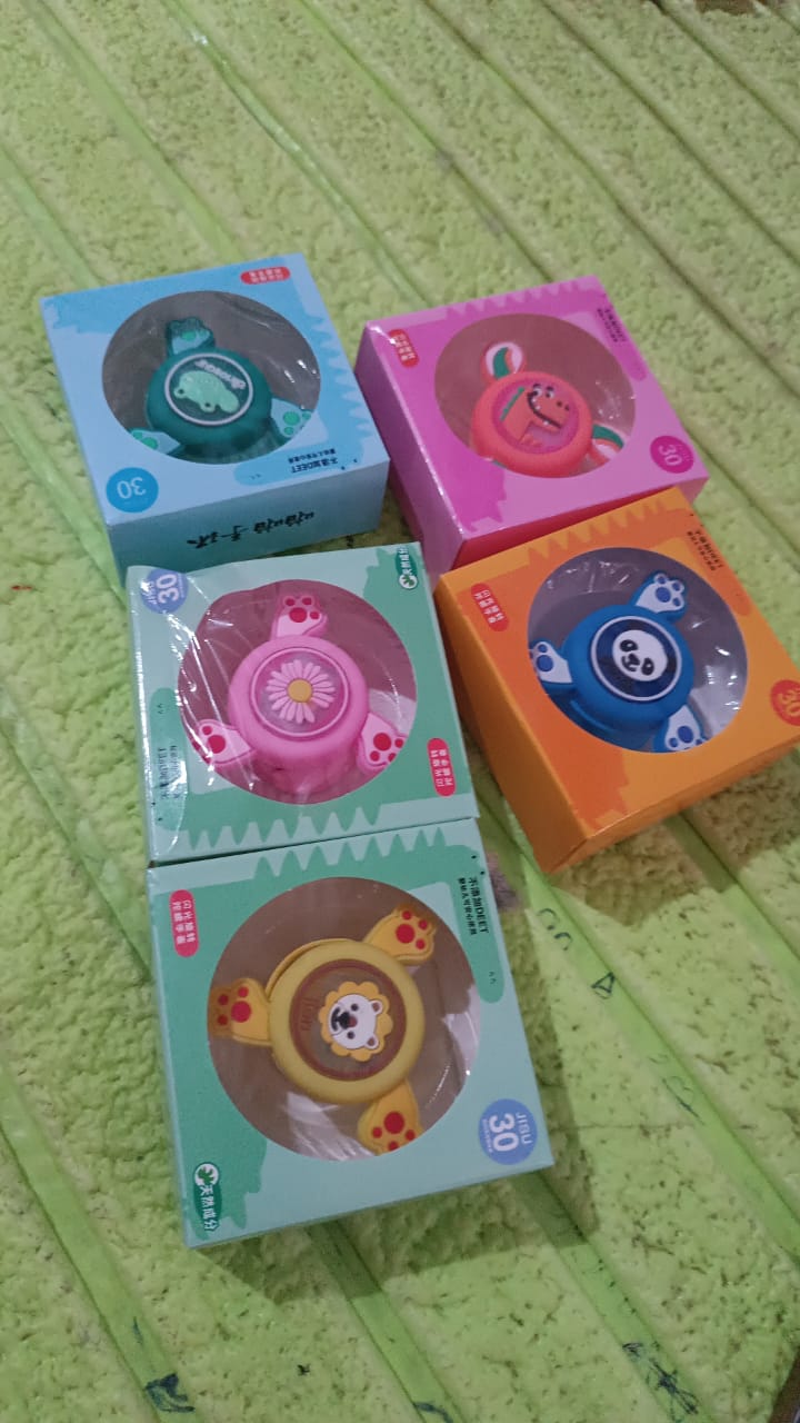 LED Light & Spinning Slap Kids Cartoon Bracelet Wrist Band (1 Pc / Mix Design) Variety Bazaar