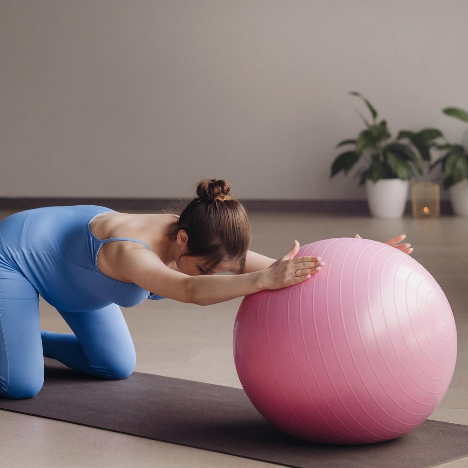 Anti Burst 65 cm Exercise Ball with Inflation Pump, Non-Slip Gym Ball, for Yoga, Pilates, Core Training Exercises at Home and Gym- Suitable for Men and Women Variety Bazaar