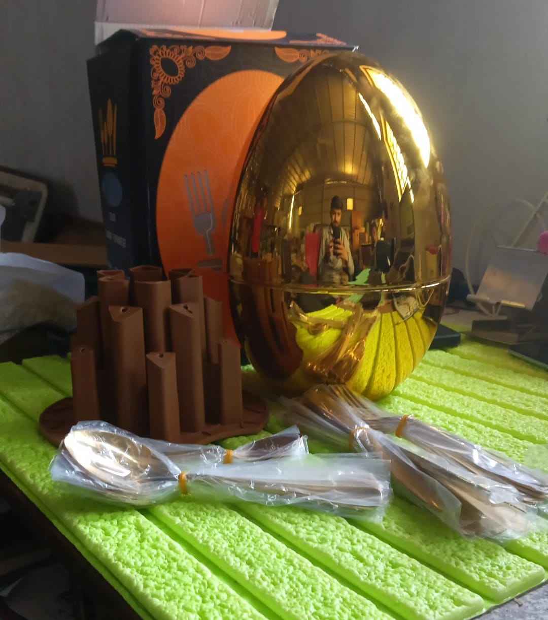 10010 Premium Cutlery Set 24 Pcs With Oval Shaped Stand Beautiful Stylish Oval Designed Cutlery Sets Egg-shaped Luxury Spoon Holder Set (Golden 24 Pcs Set)