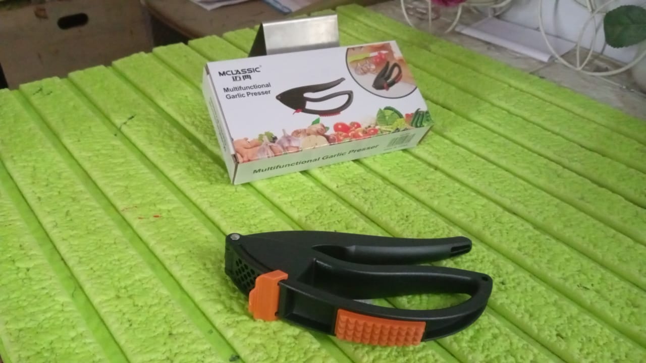Multifunctional Garlic Press, Garlic Mincing & Crushing Tool (1 Pc) Variety Bazaar