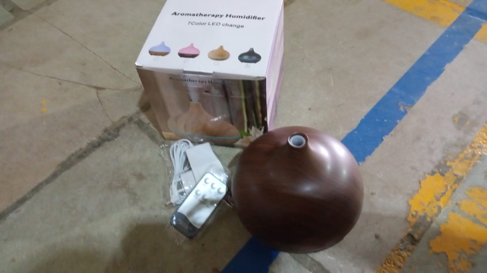 Aromatherapy Humidifier with 7 Colourful LED Light Change (500 ML Capacity / With Remote) Variety Bazaar