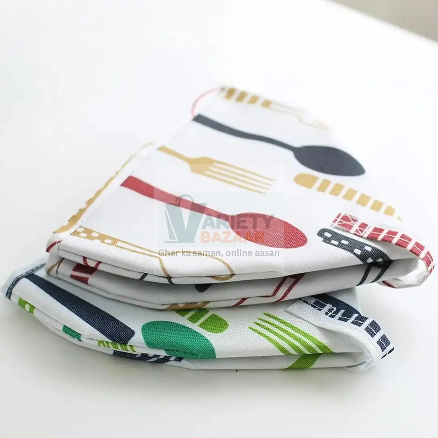 Kitchen lid foldable cover for food insulation, prevents flies and mosquitoes.