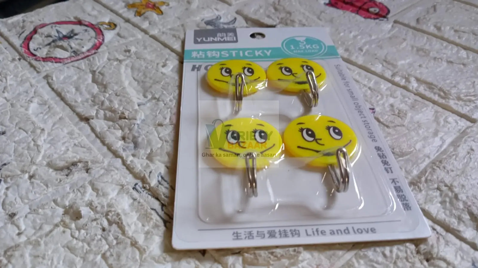 Multipurpose Big Self Adhesive Smiley Cartoon Wall Hooks Multipurpose Strong Wall Sticker Hooks Wall Hook Holder Door Hanger Travel Sahayak