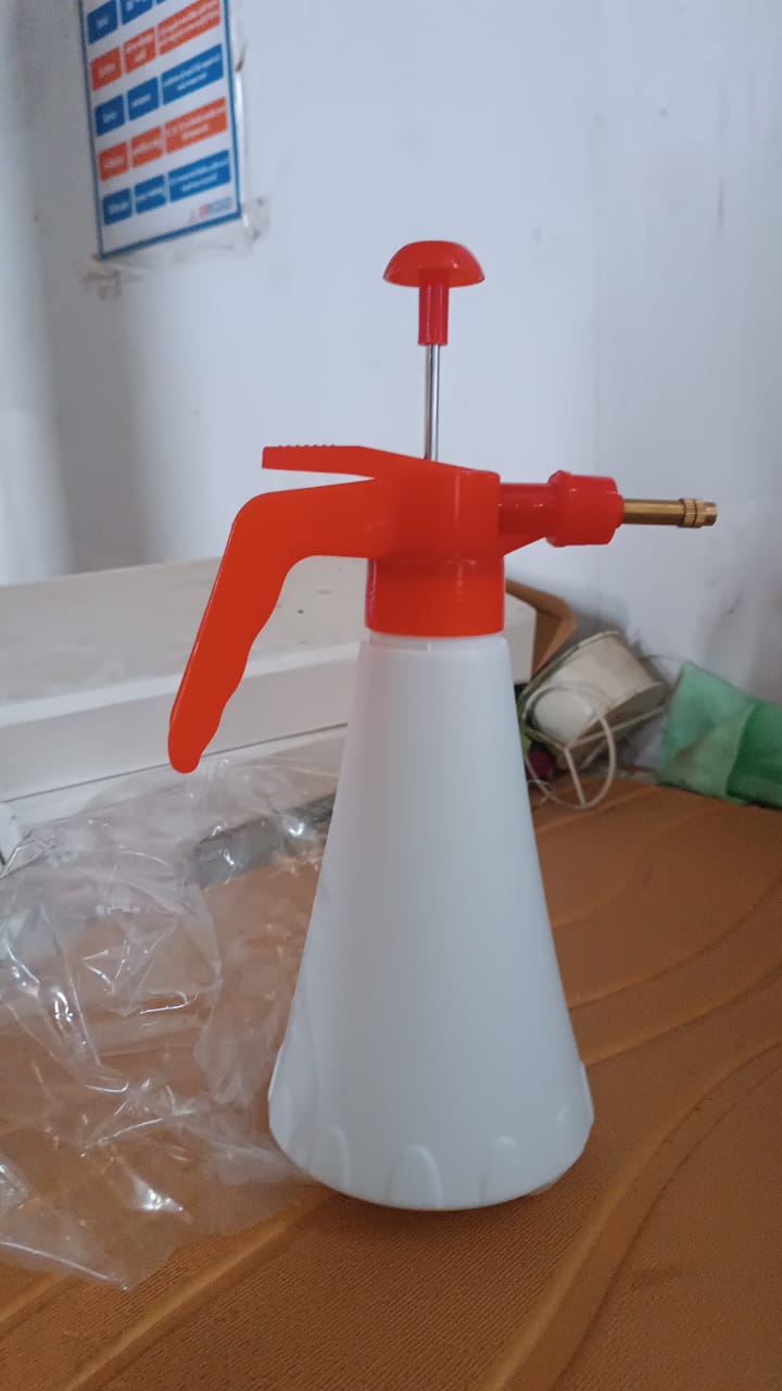 Handheld Pressure Water Sprayer Bottle (1 Ltr) Variety Bazaar