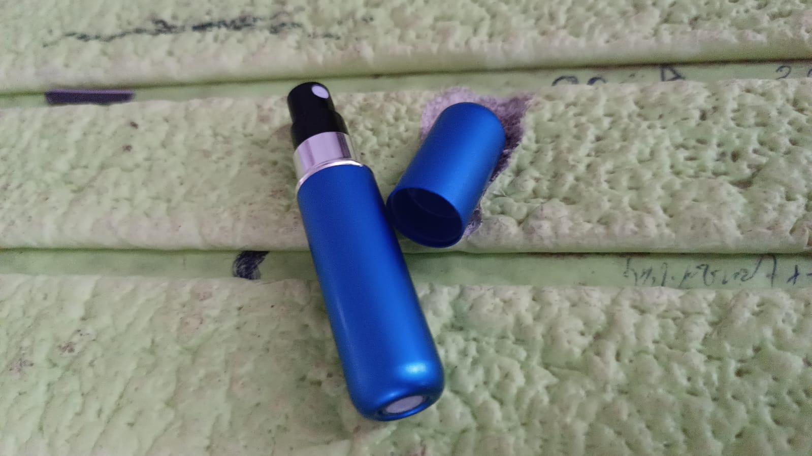 Mini Portable Perfume Empty Spray Bottle (1 Pc / Mix Color) travel sahayak