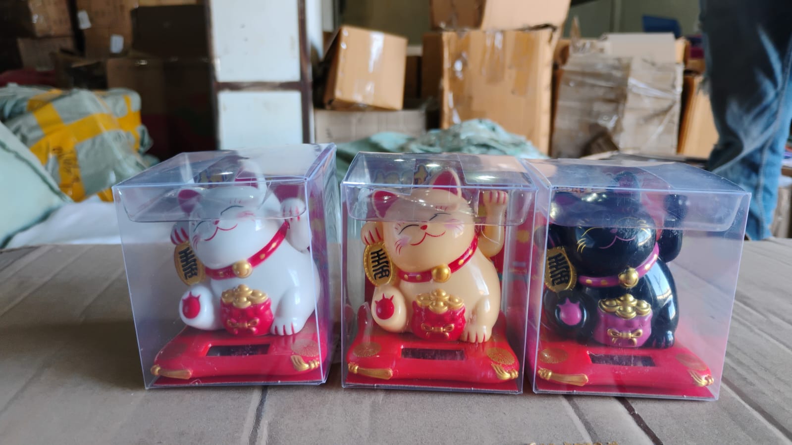 Solar Powered Happy Cat Beautiful with Arm Waves Wealth Cat (1 Pc / Mix Color) Variety Bazaar