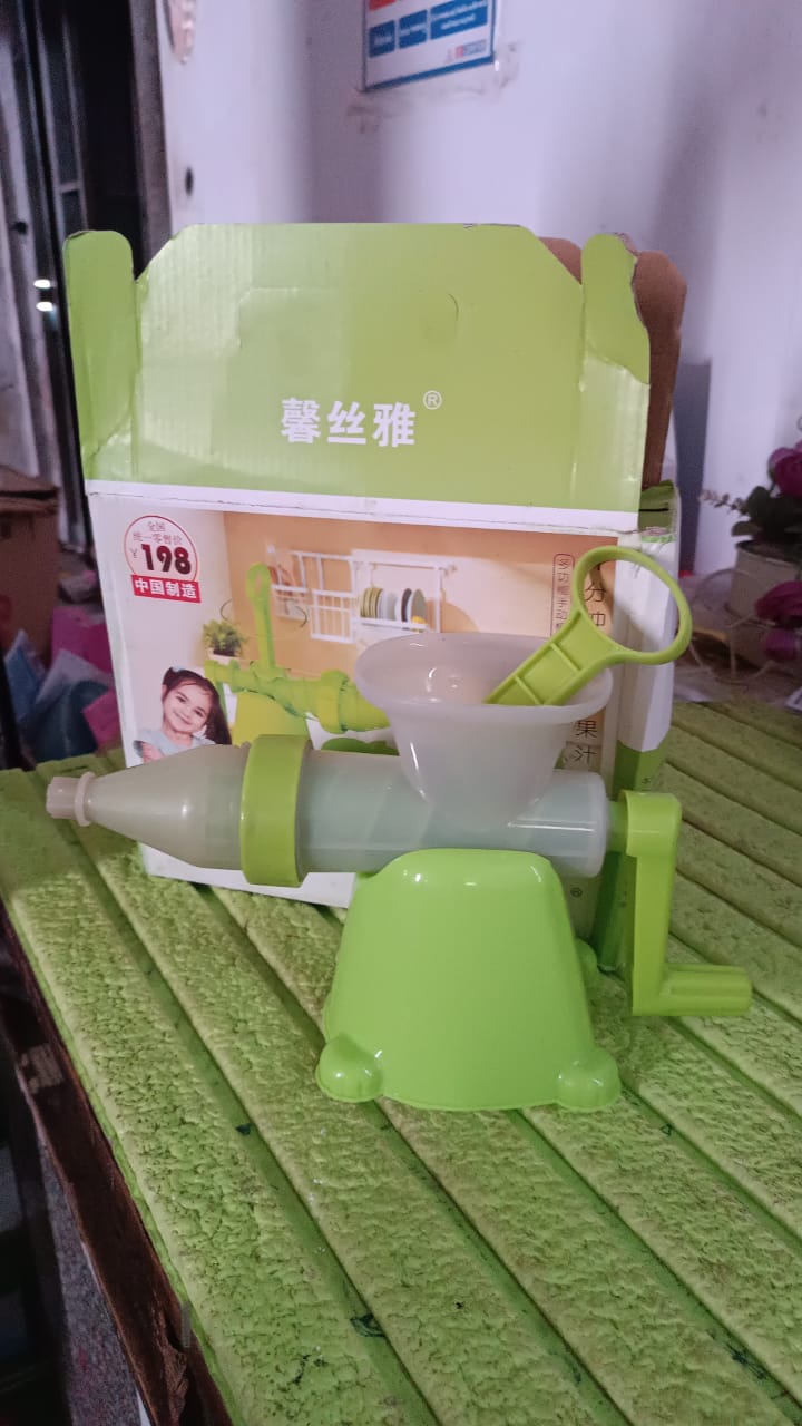 Manual Juicer Modern Plastic Fruit and Vegetable Juicer (1 Pc / Bowl Not Included) Variety Bazaar