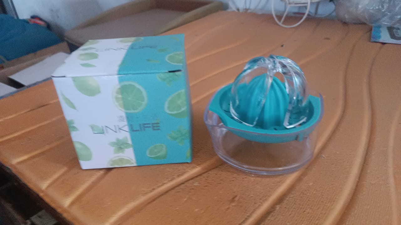 Manual Drink Orange Lemon Citrus Lime Fruit Juice Juicer Squeezer, BPA Free, Press & Pourer With Lid Plastic Manual (1 Pc) Variety Bazaar