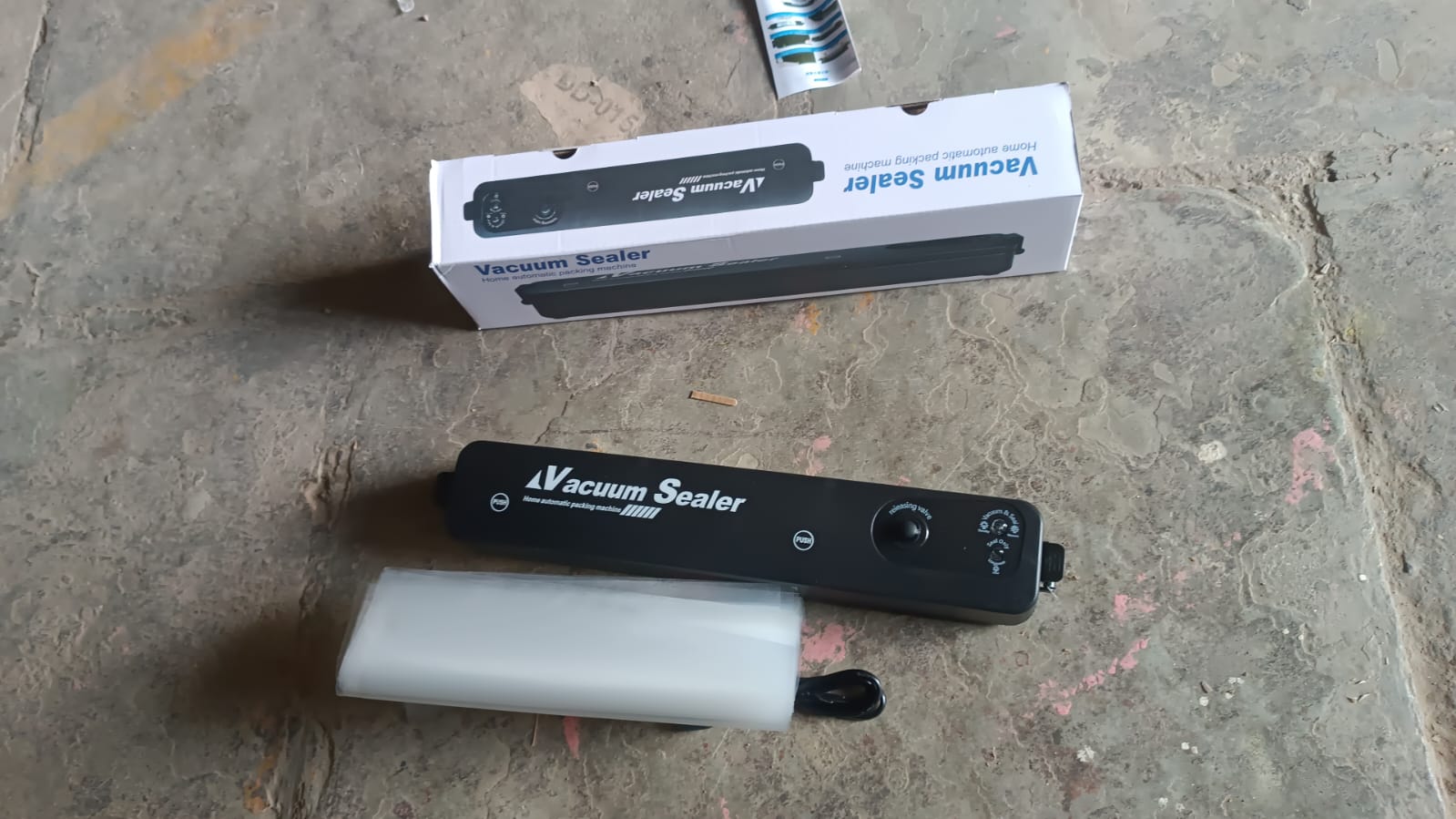 Vacuum Sealer Machine with 10 Bags, Automatic Hands-Free, Smart Food Preservation (1 Set) Variety Bazaar