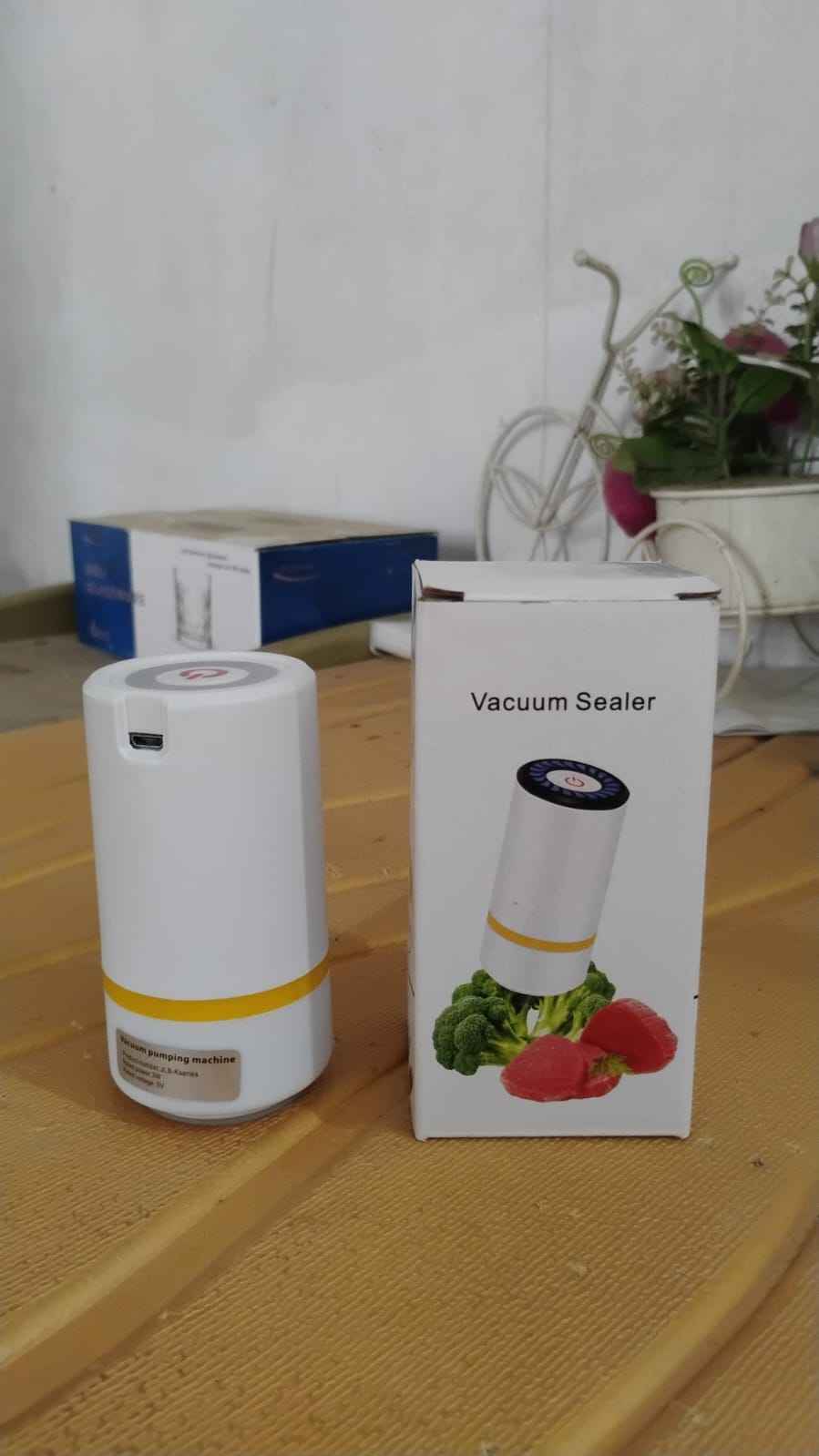 Portable USB Rechargeable Vacuum Sealer Machine (1 Pc)
