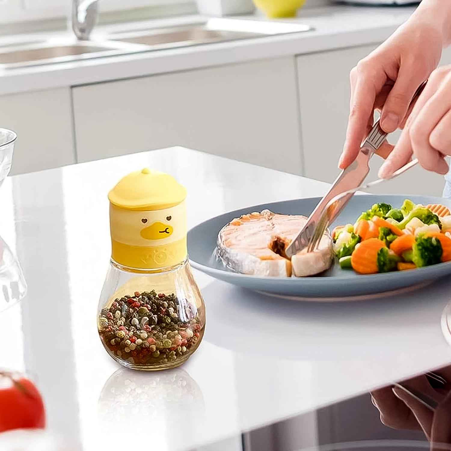 Duck Head Glass Spice Grinder (1 Pc)