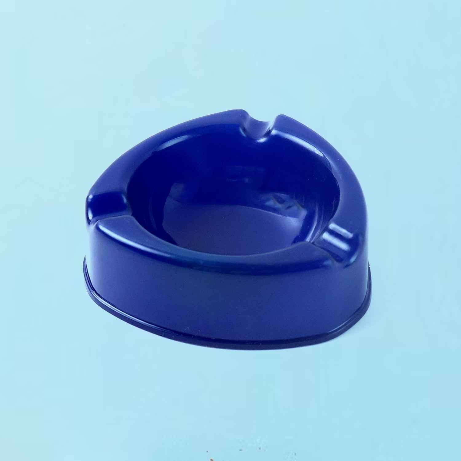 Oblivion Dark Blue Plastic Ashtray (1 pc)