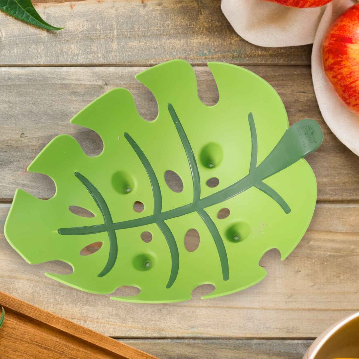 Leaf-Shaped Plastic Fruit Basket (1 Pc)