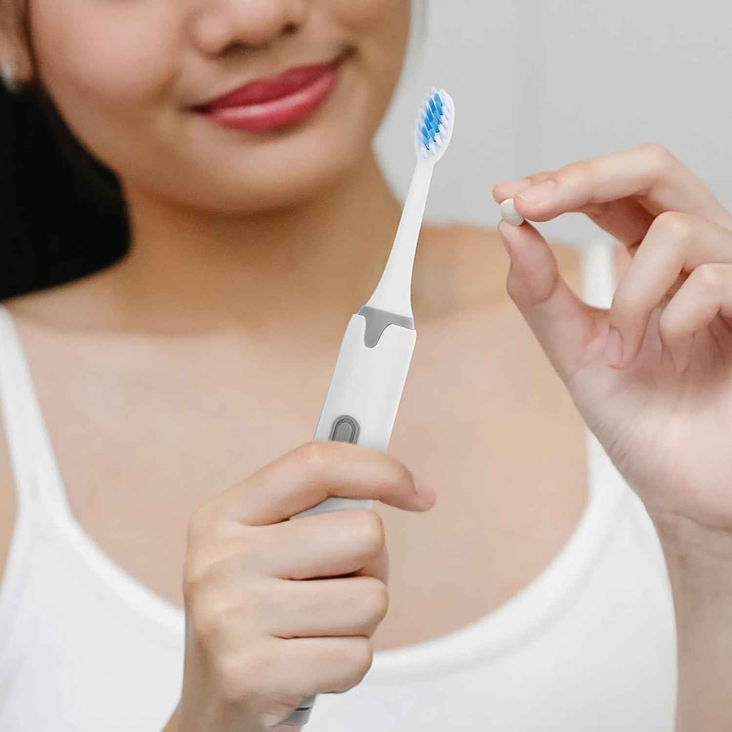 Battery-Operated Electric Toothbrush with Replaceable Head (1 Pc)