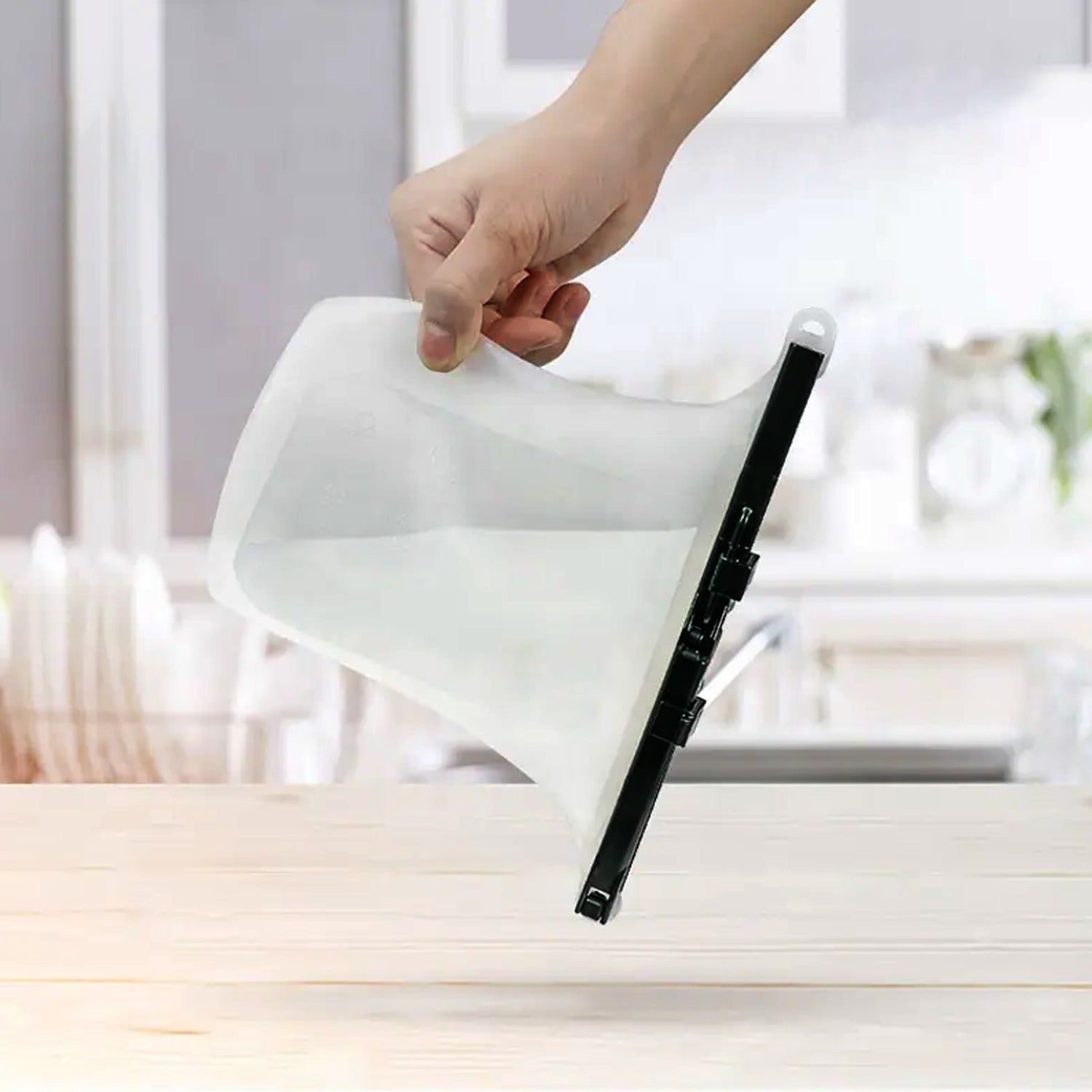 Reusable Silicone Food Bag – Leakproof, Flat Bottom, BPA-Free, Microwave & Dishwasher Safe