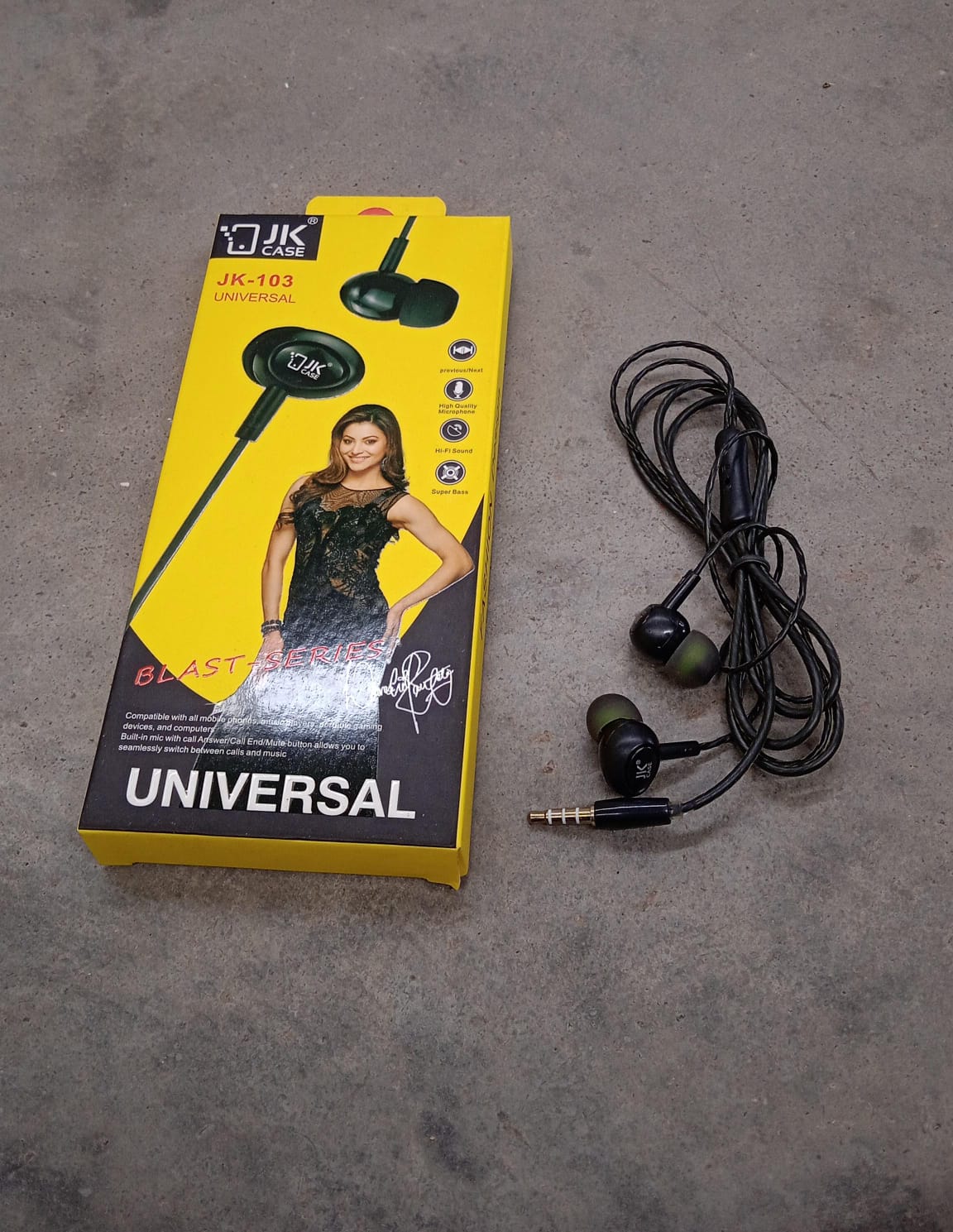 Universal Wired Earphone with Mic (1 Pc) travel sahayak