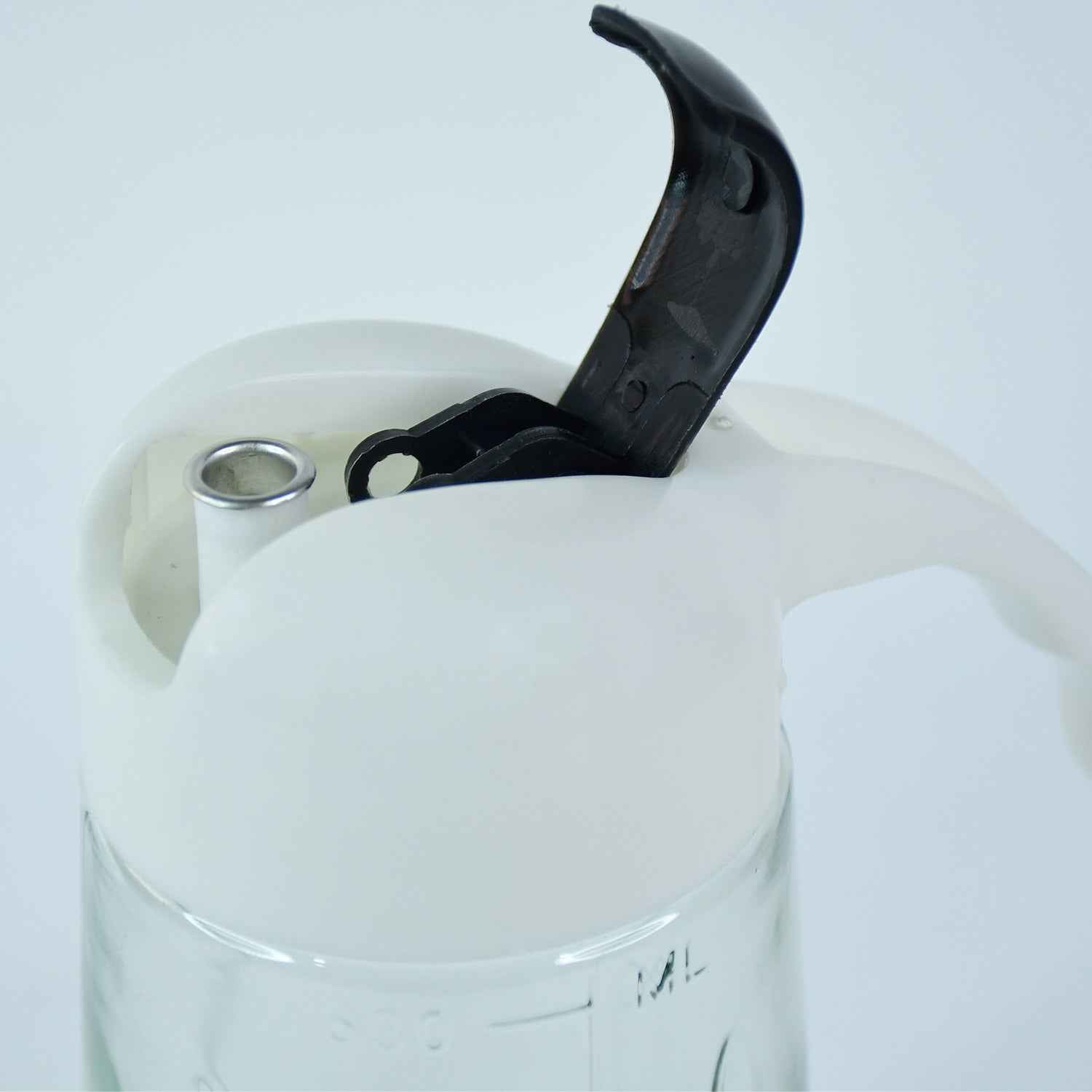 Kitchen Glass Oil Bottle Dispenser Automatic Opening Closing Home Bottles For Oil And Vinegar Honey Olive Oil Container (630ml)