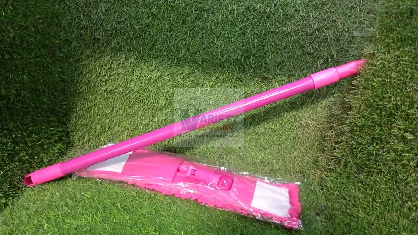 Wet and dry cleaning mop with a sturdy handle.