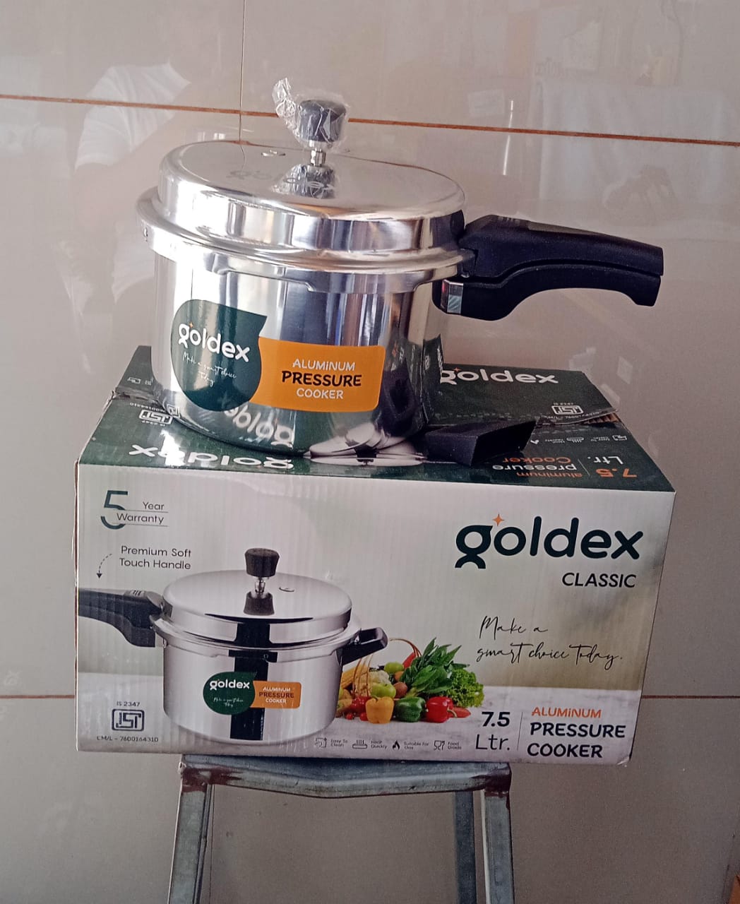 Aluminium Classic Goldex Pressure Cookers With Outer Lid (7.5 Litres / 5-Year warranty) travel sahayak