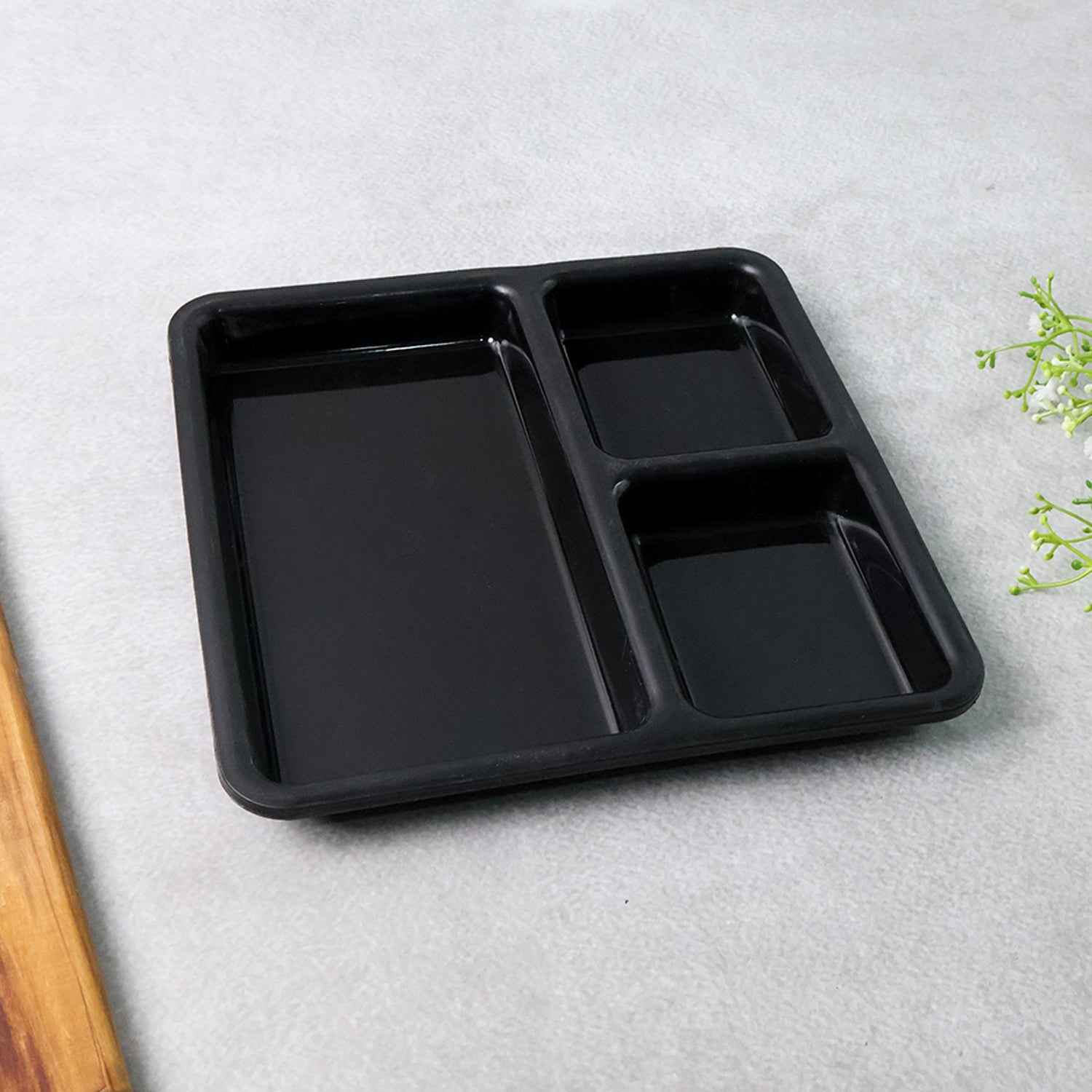 Plastic Multi-compartment Meal Serving Tray  3-section Rectangular Dining Plate (1 Pc  Black)
