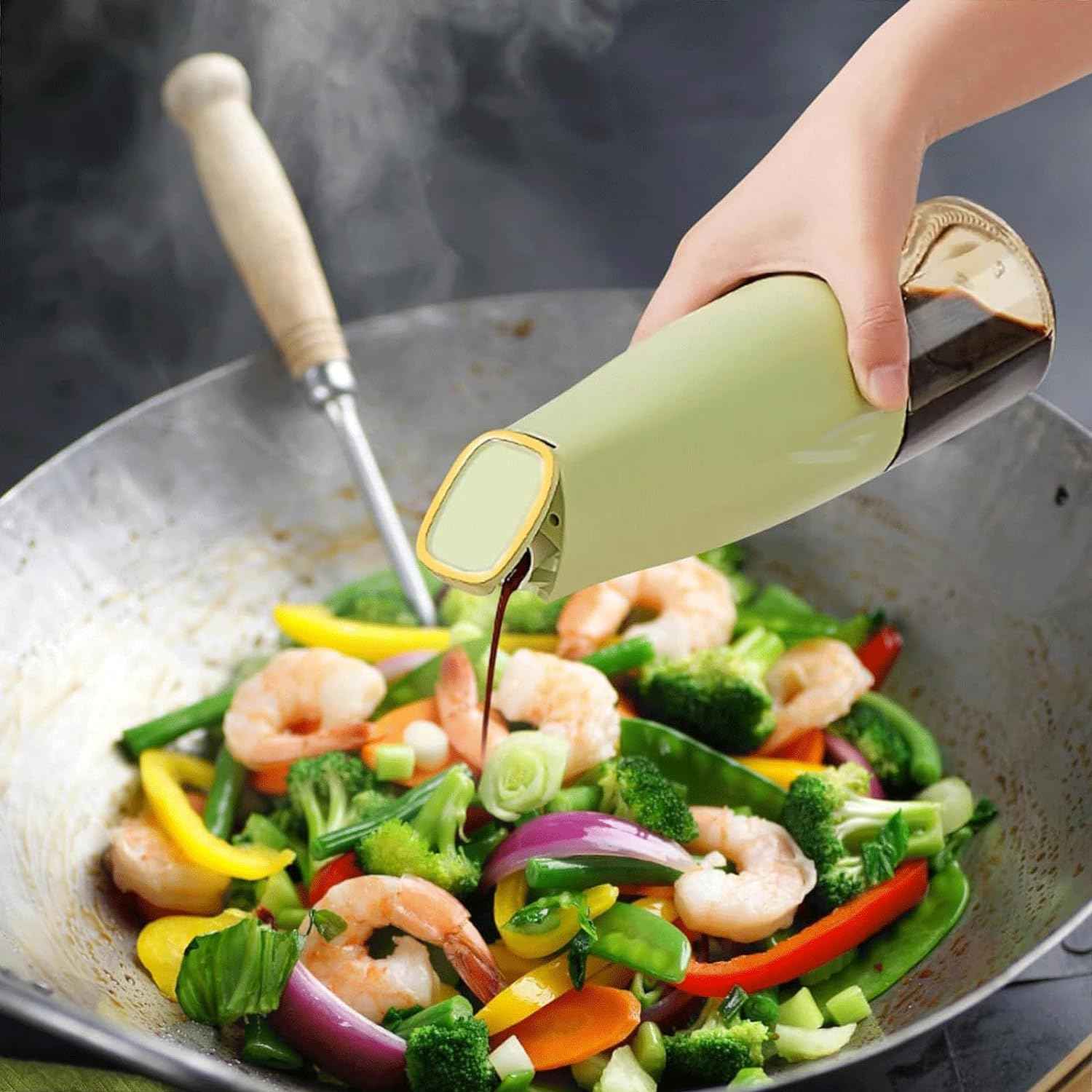 8214 Oil Dispenser 500ml Cooking Oil Dispensing Cruets Oil Bottle With Automatic Open Lid Kitchen Glass Oil Pot Cooking Oil Bottle For Kitchen Grilling Frying (500 Ml)